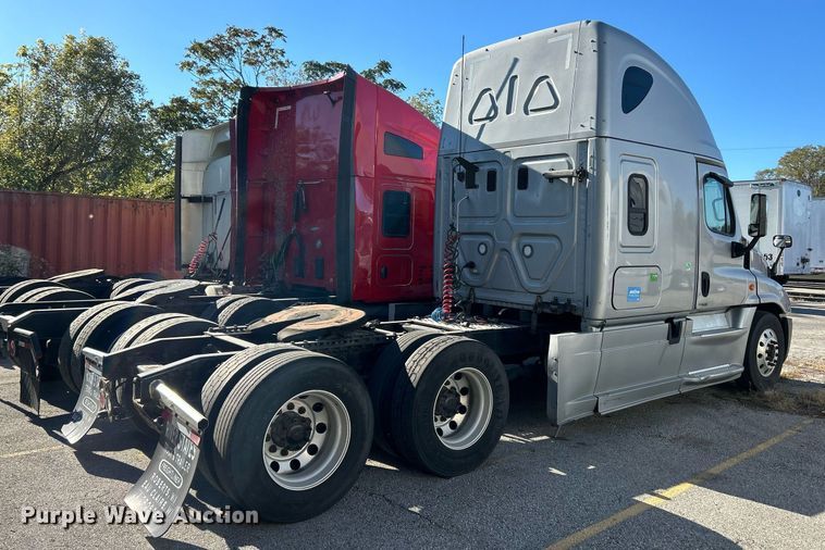 image for item EK3586 2016 Freightliner Cascadia 125 Evolution  semi truck