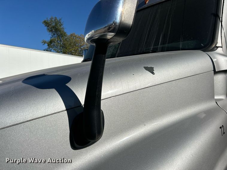 image for item EK3586 2016 Freightliner Cascadia 125 Evolution  semi truck