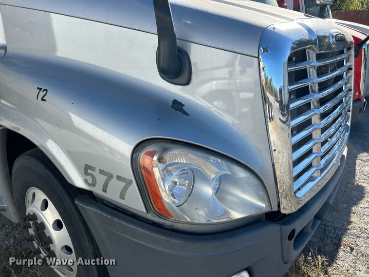 image for item EK3586 2016 Freightliner Cascadia 125 Evolution  semi truck