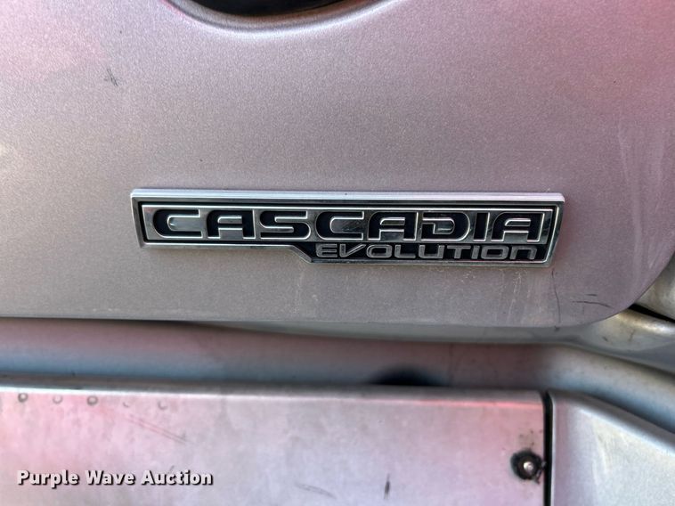 image for item EK3586 2016 Freightliner Cascadia 125 Evolution  semi truck