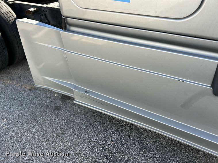 image for item EK3586 2016 Freightliner Cascadia 125 Evolution  semi truck