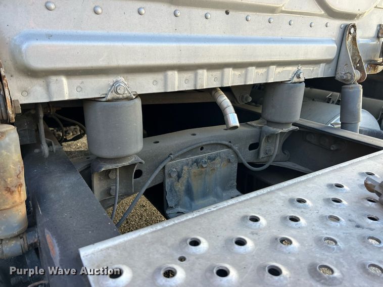 image for item EK3586 2016 Freightliner Cascadia 125 Evolution  semi truck