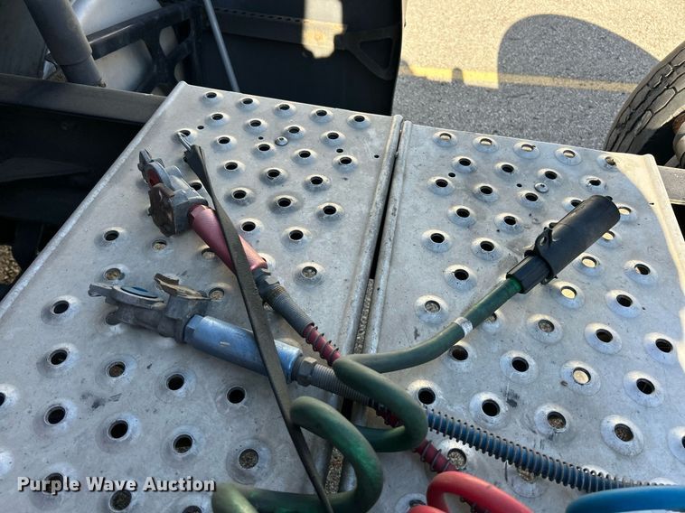 image for item EK3586 2016 Freightliner Cascadia 125 Evolution  semi truck