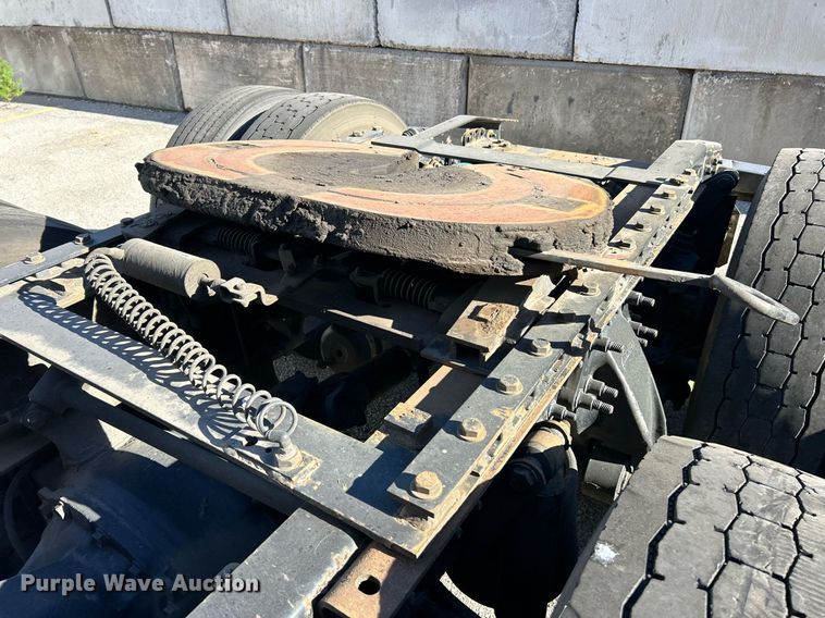 image for item EK3586 2016 Freightliner Cascadia 125 Evolution  semi truck