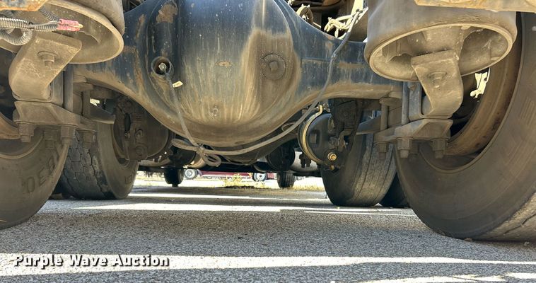 image for item EK3586 2016 Freightliner Cascadia 125 Evolution  semi truck