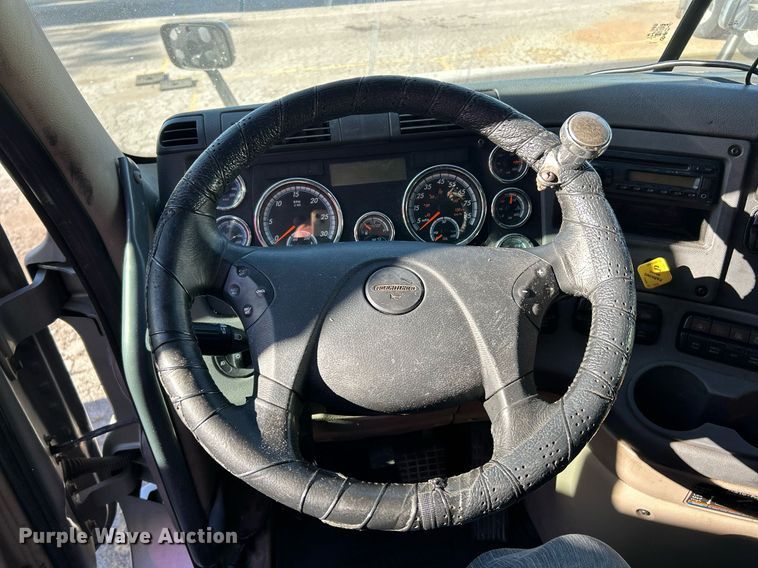 image for item EK3586 2016 Freightliner Cascadia 125 Evolution  semi truck