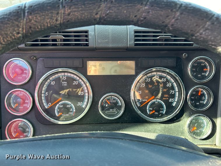 image for item EK3586 2016 Freightliner Cascadia 125 Evolution  semi truck