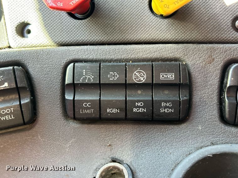 image for item EK3586 2016 Freightliner Cascadia 125 Evolution  semi truck