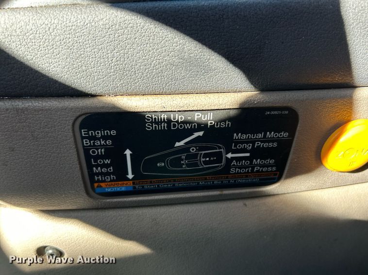 image for item EK3586 2016 Freightliner Cascadia 125 Evolution  semi truck