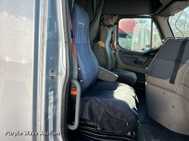 image for item EK3586 2016 Freightliner Cascadia 125 Evolution  semi truck