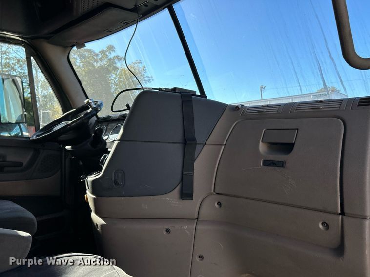 image for item EK3586 2016 Freightliner Cascadia 125 Evolution  semi truck