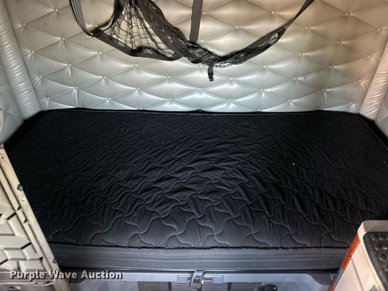 image for item EK3586 2016 Freightliner Cascadia 125 Evolution  semi truck