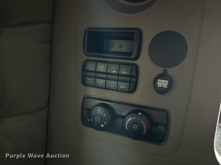 image for item EK3586 2016 Freightliner Cascadia 125 Evolution  semi truck