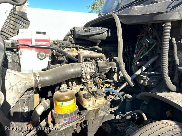 image for item EK3586 2016 Freightliner Cascadia 125 Evolution  semi truck