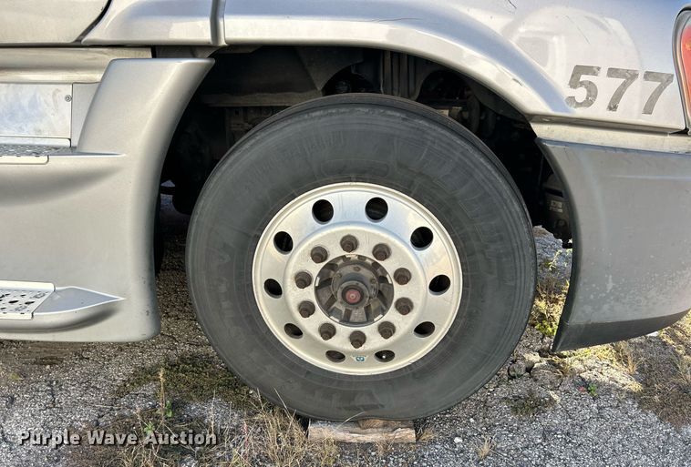 image for item EK3586 2016 Freightliner Cascadia 125 Evolution  semi truck