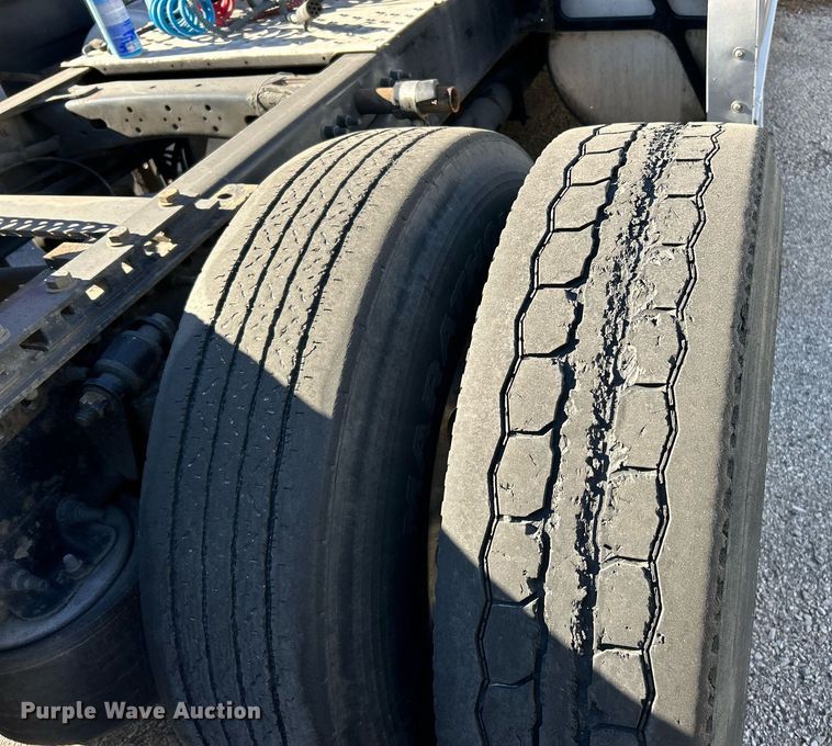 image for item EK3586 2016 Freightliner Cascadia 125 Evolution  semi truck