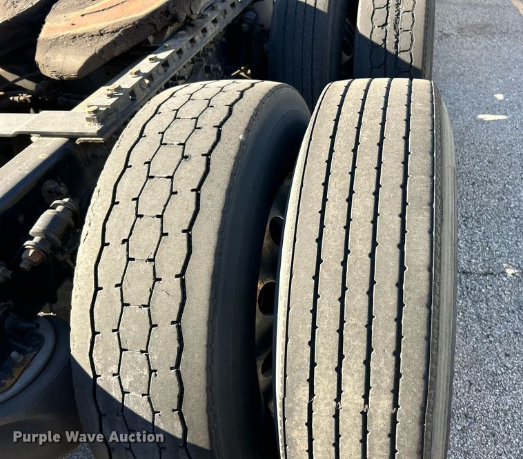 image for item EK3586 2016 Freightliner Cascadia 125 Evolution  semi truck