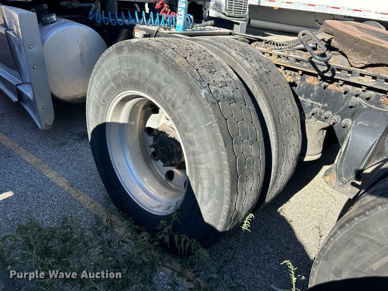 image for item EK3586 2016 Freightliner Cascadia 125 Evolution  semi truck