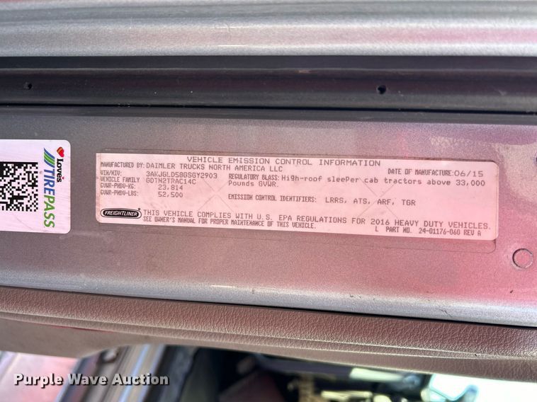 image for item EK3586 2016 Freightliner Cascadia 125 Evolution  semi truck