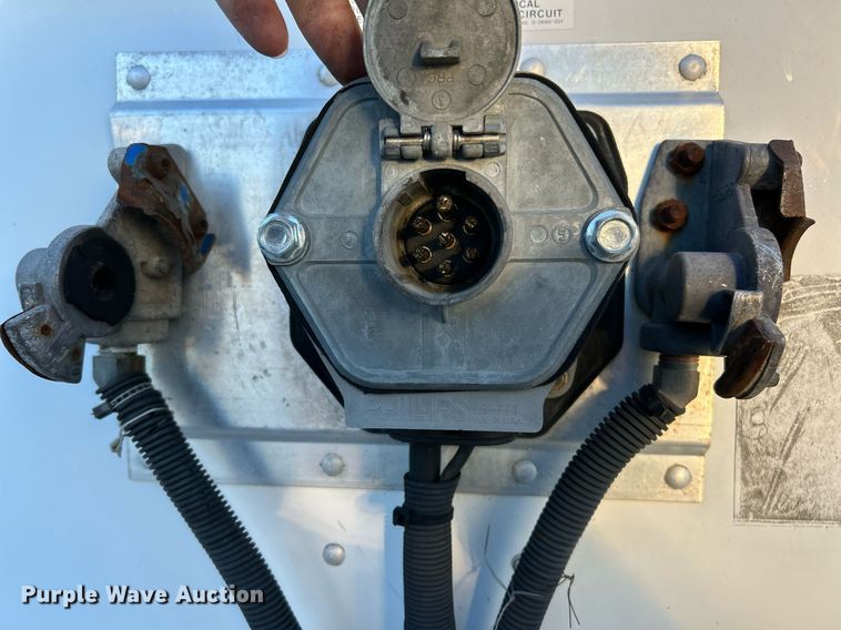 image for item EK3588 2008 Utility Trailer VS2DX dry van trailer