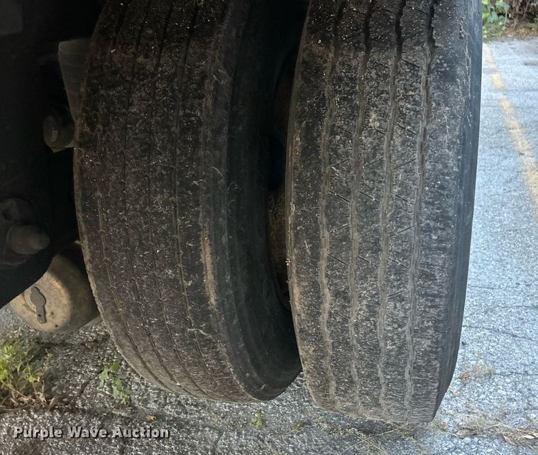 image for item EK3588 2008 Utility Trailer VS2DX dry van trailer