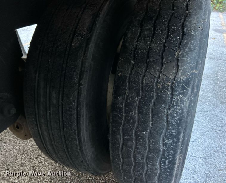 image for item EK3588 2008 Utility Trailer VS2DX dry van trailer