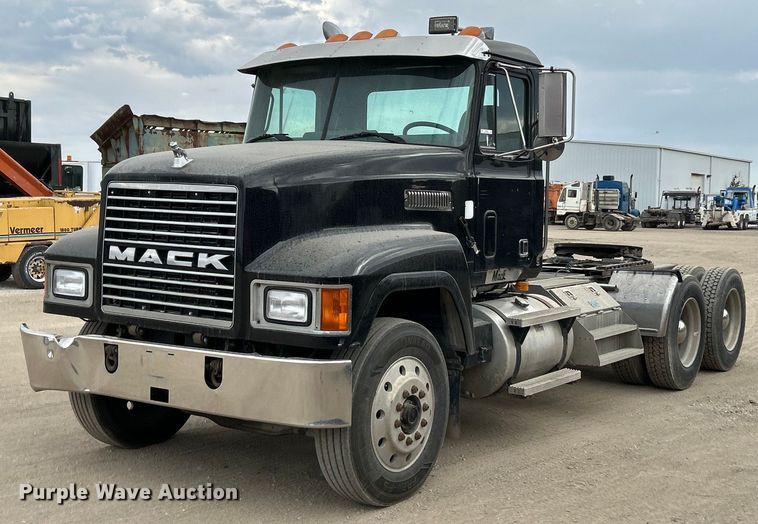 image for item EK3600 1994 Mack CH600 semi truck