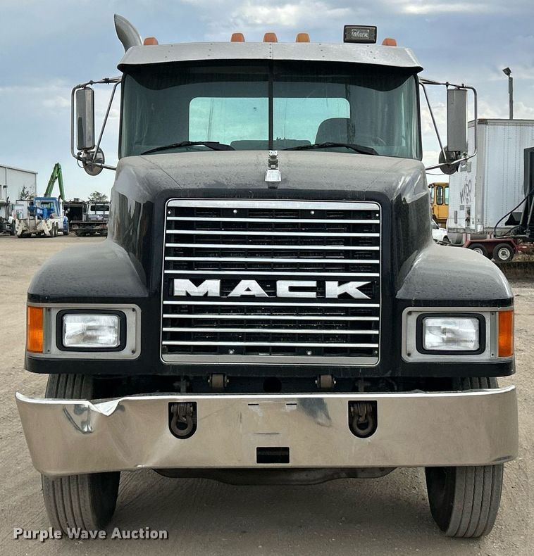 image for item EK3600 1994 Mack CH600 semi truck