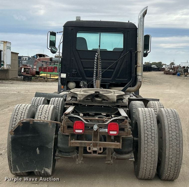 image for item EK3600 1994 Mack CH600 semi truck