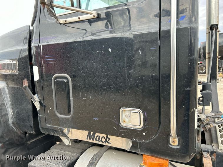 image for item EK3600 1994 Mack CH600 semi truck