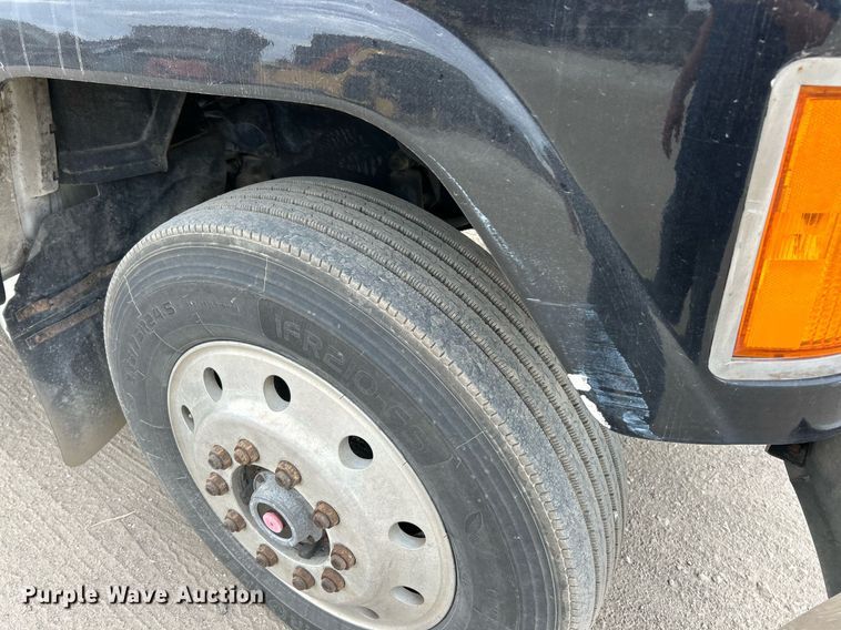 image for item EK3600 1994 Mack CH600 semi truck