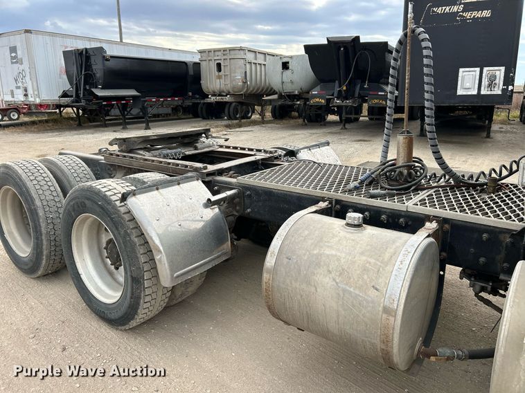 image for item EK3600 1994 Mack CH600 semi truck