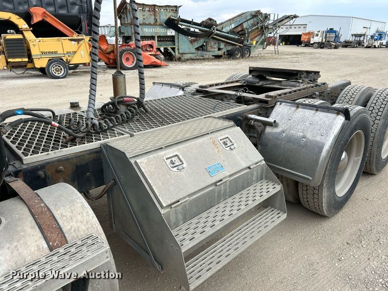 image for item EK3600 1994 Mack CH600 semi truck