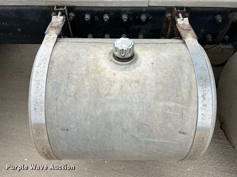 image for item EK3600 1994 Mack CH600 semi truck