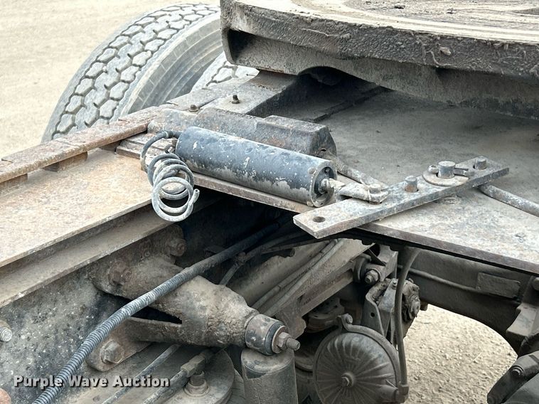 image for item EK3600 1994 Mack CH600 semi truck