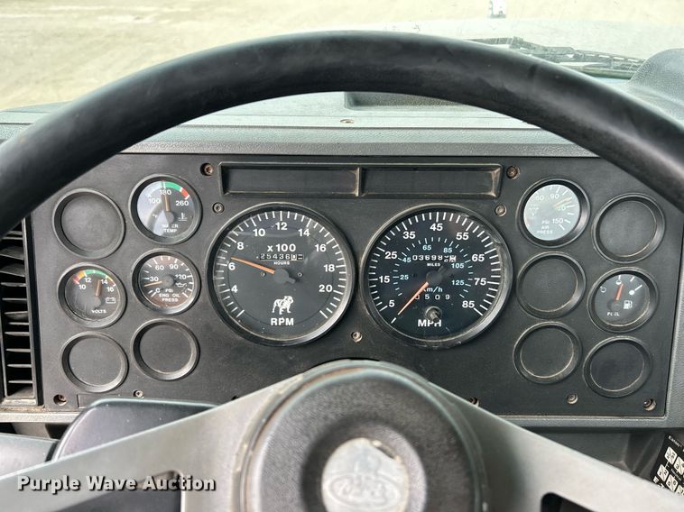 image for item EK3600 1994 Mack CH600 semi truck