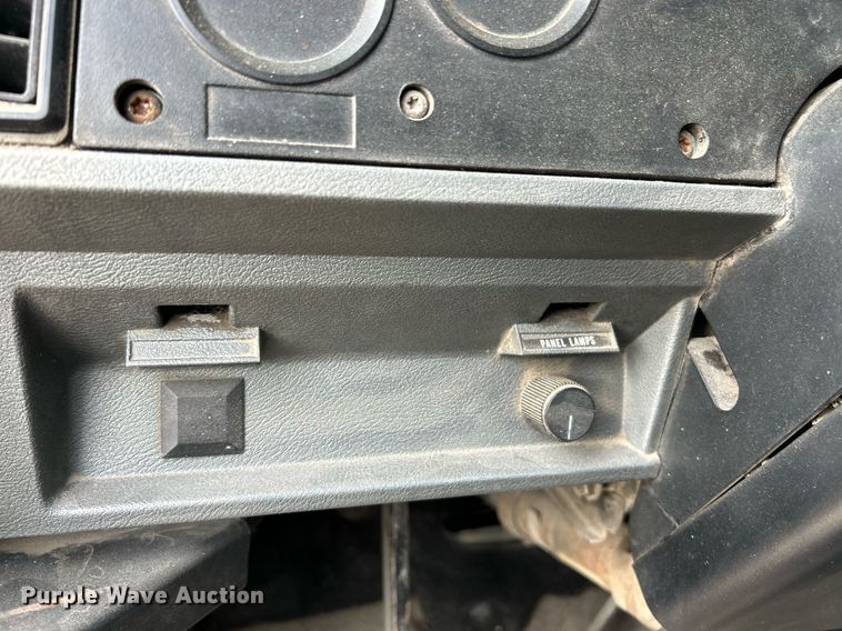 image for item EK3600 1994 Mack CH600 semi truck