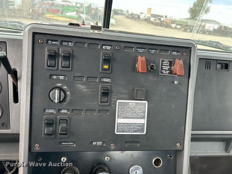 image for item EK3600 1994 Mack CH600 semi truck