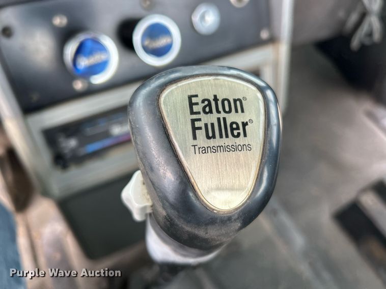 image for item EK3600 1994 Mack CH600 semi truck