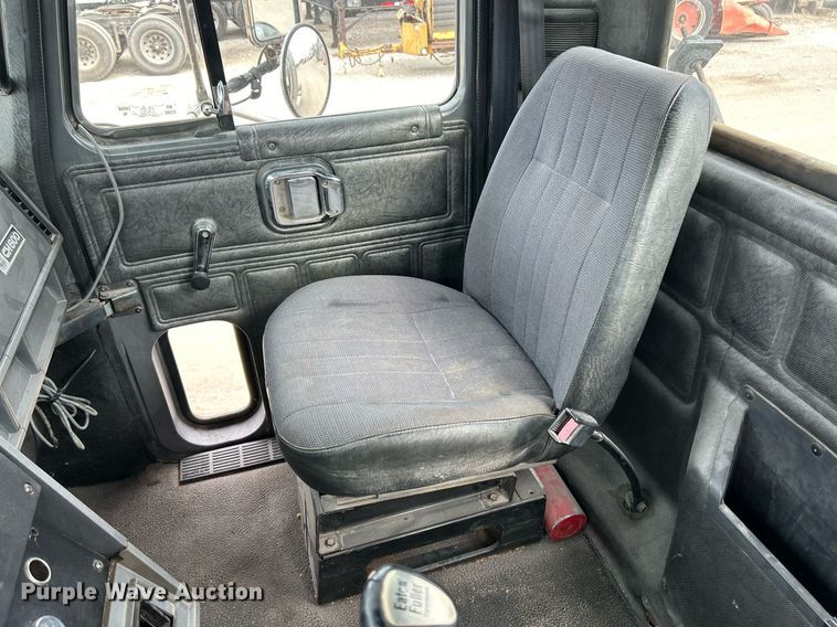 image for item EK3600 1994 Mack CH600 semi truck