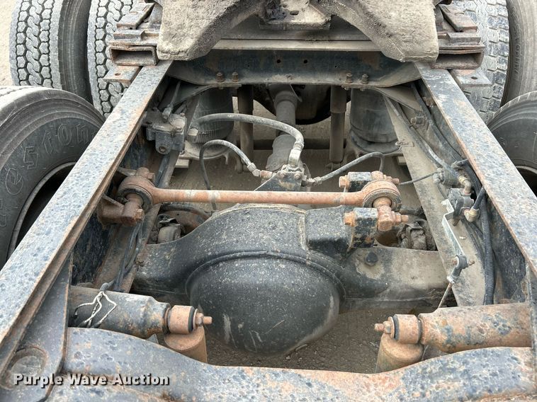 image for item EK3600 1994 Mack CH600 semi truck