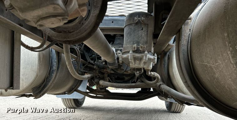 image for item EK3600 1994 Mack CH600 semi truck