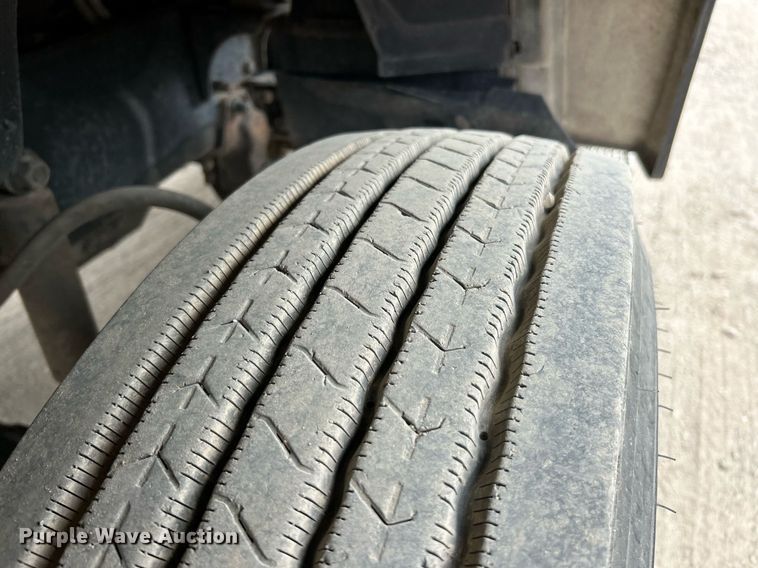 image for item EK3600 1994 Mack CH600 semi truck