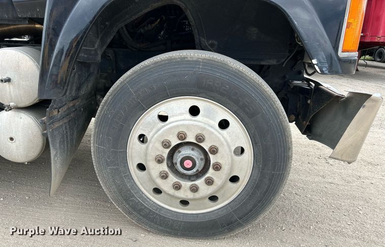 image for item EK3600 1994 Mack CH600 semi truck