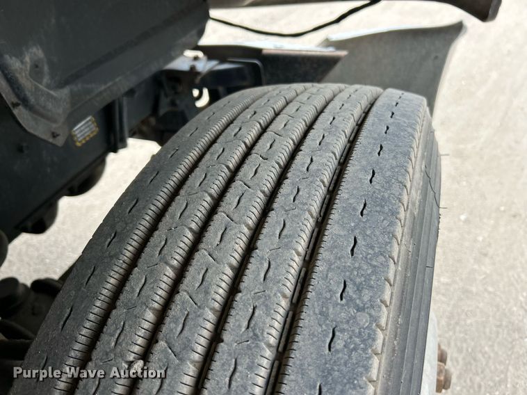 image for item EK3600 1994 Mack CH600 semi truck