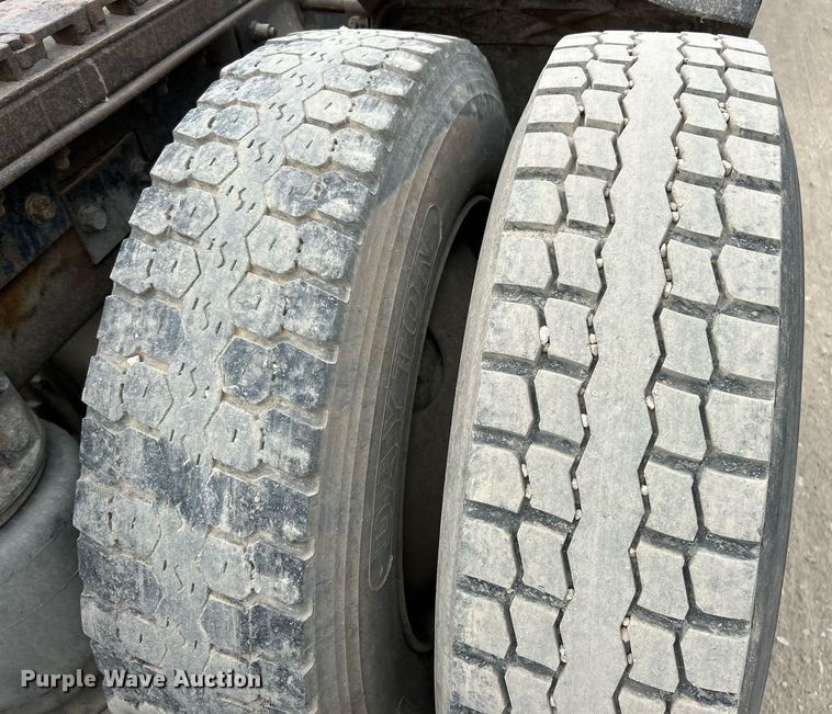 image for item EK3600 1994 Mack CH600 semi truck