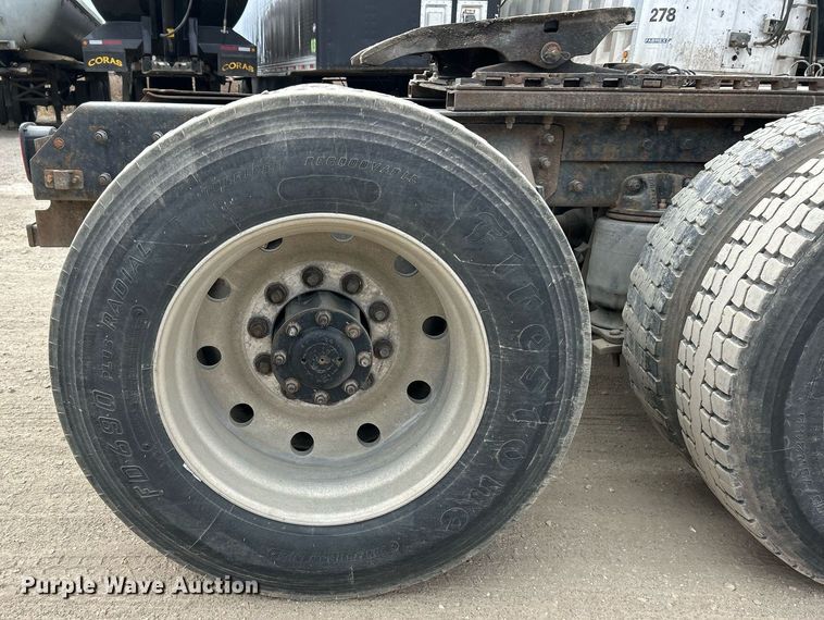 image for item EK3600 1994 Mack CH600 semi truck