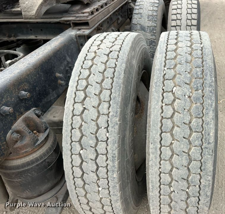 image for item EK3600 1994 Mack CH600 semi truck