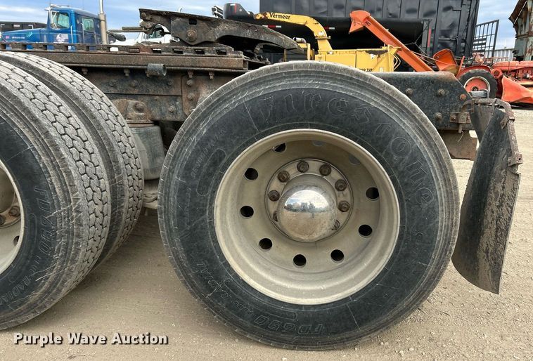 image for item EK3600 1994 Mack CH600 semi truck