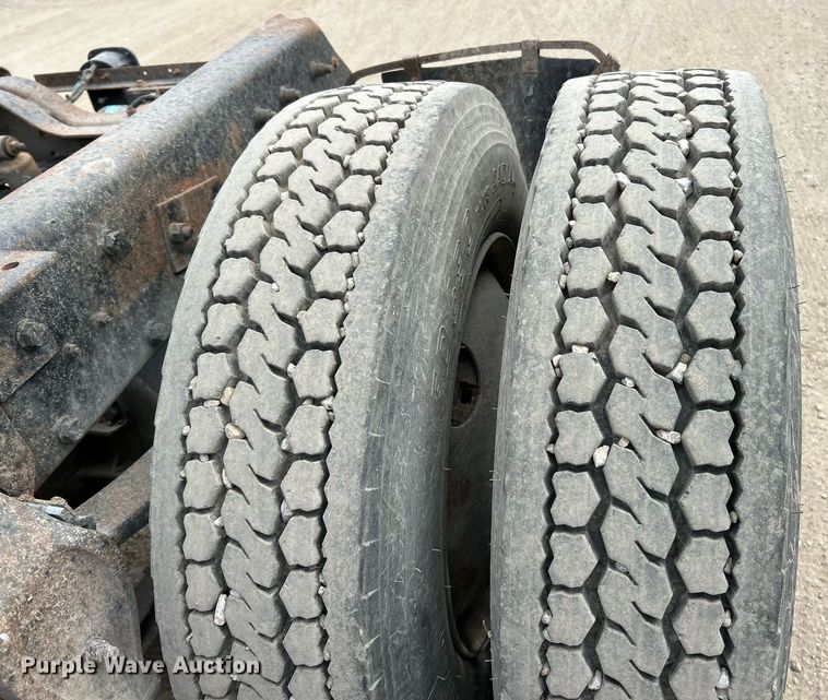 image for item EK3600 1994 Mack CH600 semi truck